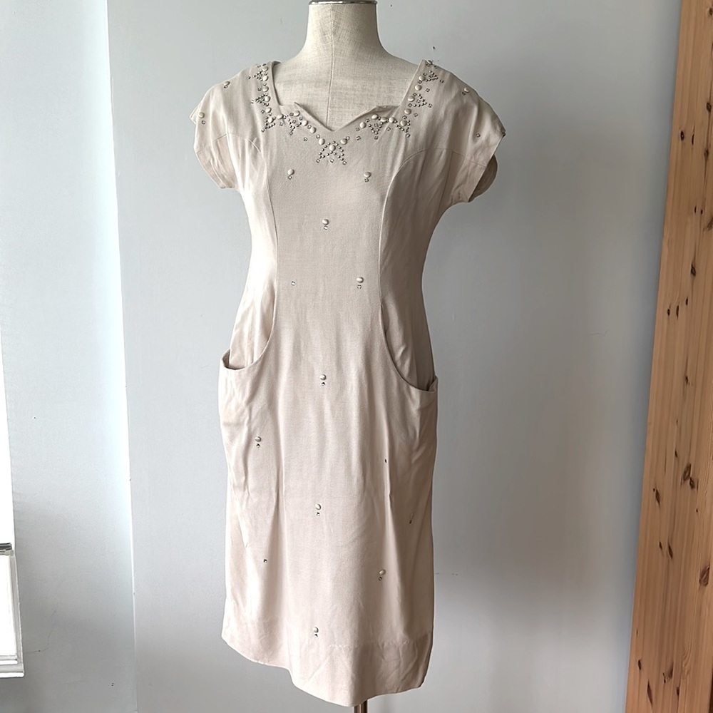 Vintage beige wiggle dress with pockets size 6